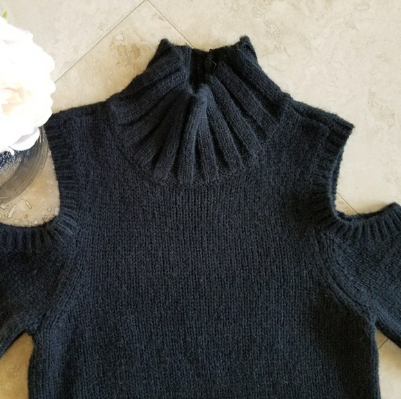 Express cold shoulder sweater - black - Picture 2 of 2